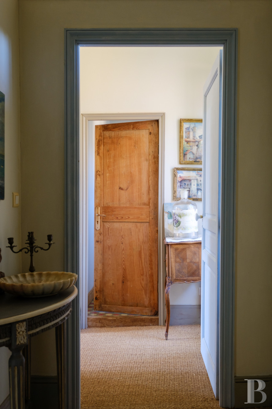 Dans le Gers, à l’ouest de Lectoure, un ancien domaine de production d’armagnac transformé et décoré avec soin - photo  n°27